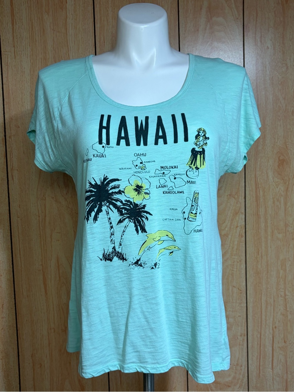 Old Navy Mint Green Tee with Hawaiian Design SZ - L